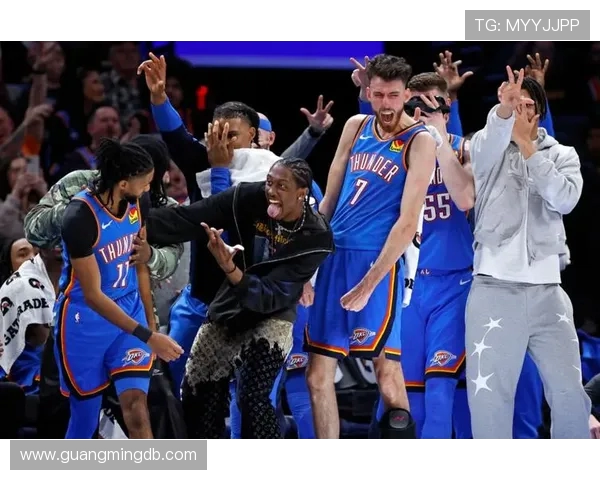 勇士与快船激战11月5日NBA赛场巅峰对决引发球迷热议